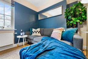 2-bedroom apartment located in the town center, provides free access to private parking